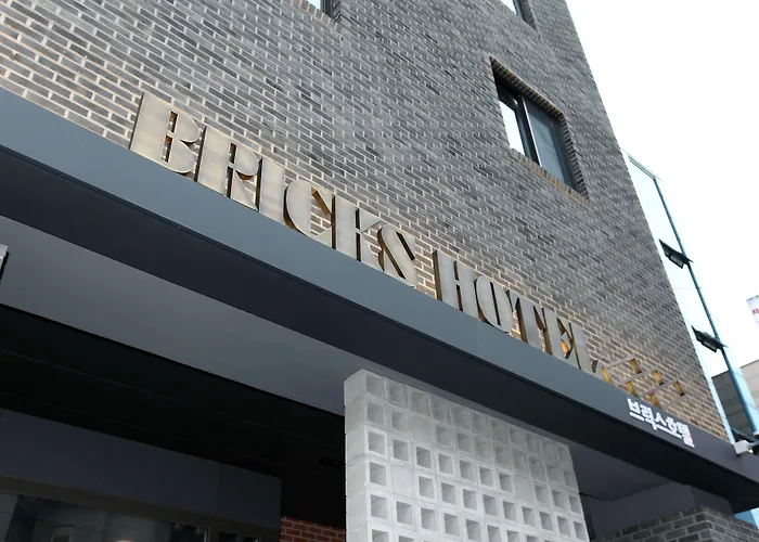 Hotel Bricks