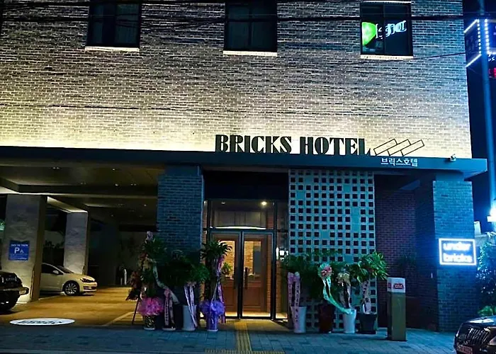 Bricks Hotel 3*