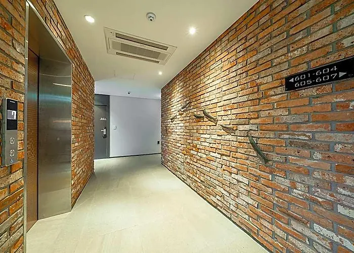 Bricks Hotel 3*