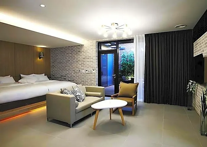 Bricks Hotel 3*