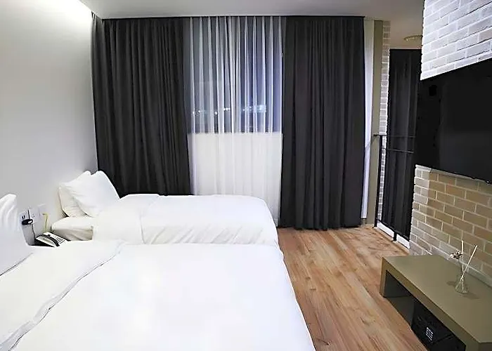 Bricks Hotel 3*