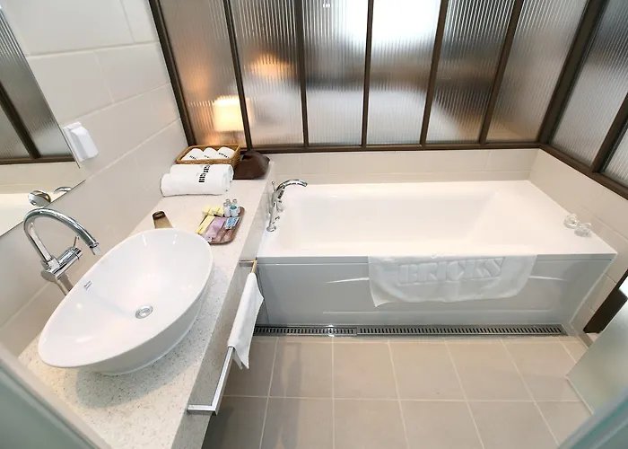Hotel Bricks 3*